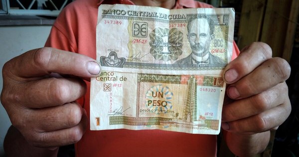 La Nación / La moneda cubana se unifica y el precio del pan se dispara