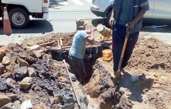 Calles de Asunción y Central son intervenidas por ESSAP para cambio de tuberías