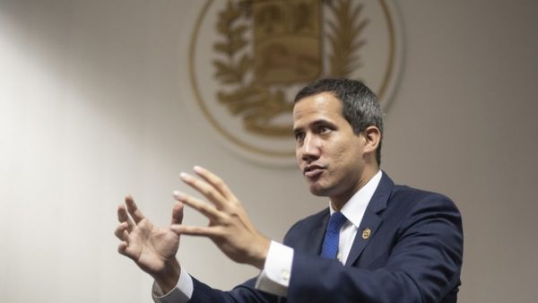 Oposición liderada por Guaidó realiza consulta callejera para mantener la protesta social