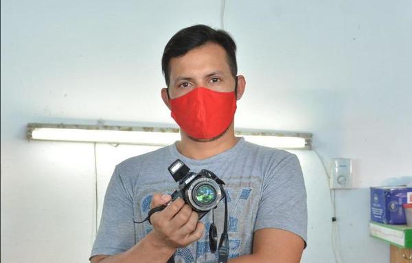 Interno se dedica a la fotografía y los productos personalizados en Tacumbú