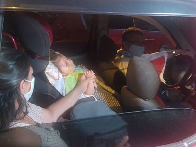 Padres de Bianca amenazan con encadenarse si el Presidente no se compromete a pagar tratamiento - Nacionales - ABC Color
