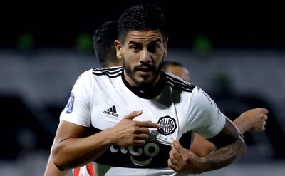 El Pollo Recalde abre la cuenta para Olimpia con una verdadera acrobacia
