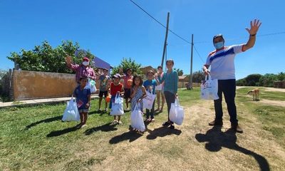 Navidad deportiva entrega presentes a niños, niñas y adolescentes de Ñeembucú