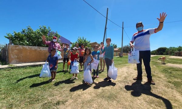 Navidad deportiva entrega presentes a niños, niñas y adolescentes de Ñeembucú