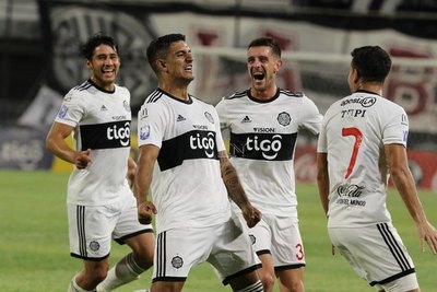 En una noche de golazos, Olimpia volvió a ganar en el Clausura