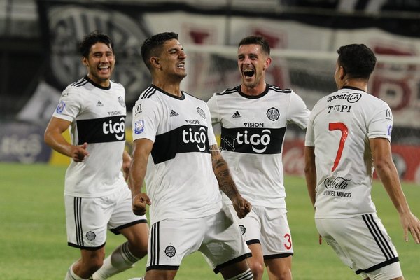 En una noche de golazos, Olimpia volvió a ganar en el Clausura
