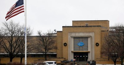 La Nación / La FDA niega presión para autorizar vacuna