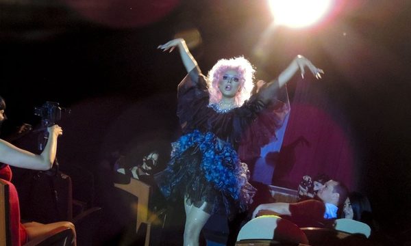 Moda y arte drag en la Alianza Francesa