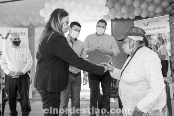 El Instituto Nacional de Desarrollo Rural y de la Tierra entregó otro centenar de títulos de propiedad en Amambay