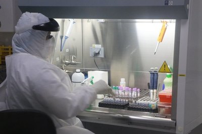 Crónica / ¡EL VIRUS VA GANANDO! Ni en el pico de octubre se estuvo tan mal