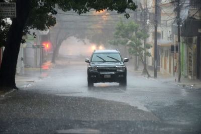 Renuevan alerta por tormenta para ocho departamentos del sur del país - Nacionales - ABC Color
