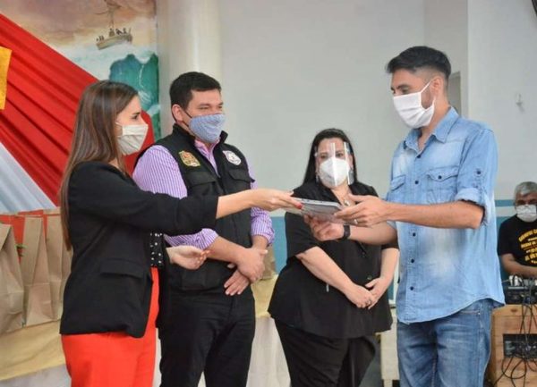 Presidiarios se gradúan de bachilleres | Noticias Paraguay