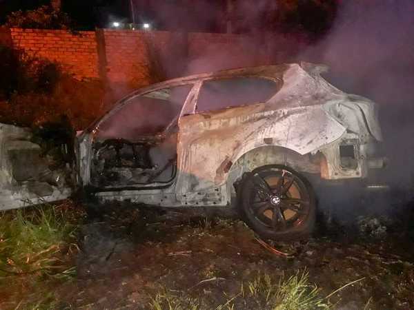 Se incendió un BMW en la zona de Yguazú