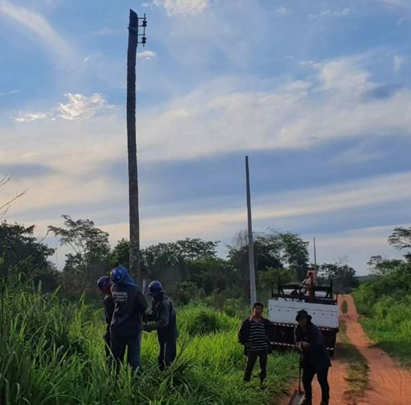 Comunidad indígena recibe servicio eléctrico luego de 24 años en oscuridad - Nacionales - ABC Color