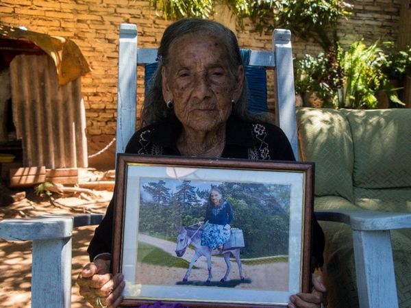 "Llevábamos la comida casa por casa", dijo una de las últimas burreritas