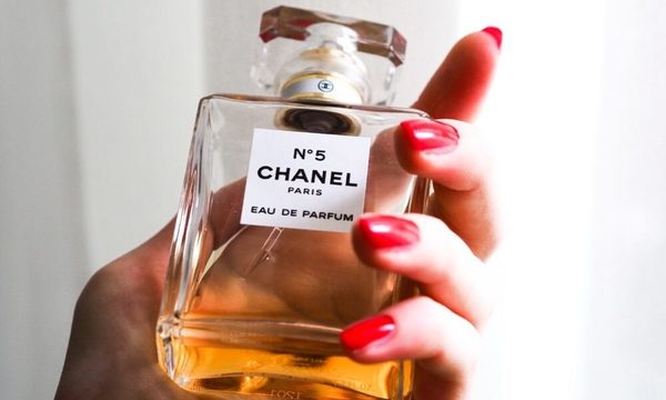 El icónico Nº5 de Chanel tiene su propio libro
