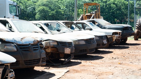 Gobernación recaudó G. 346 millones en remate de vehículos en desuso