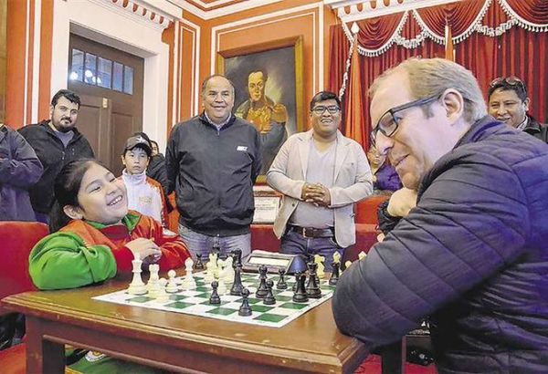La boliviana Nicole Mollo avanza a la fase final del Mundial de Ajedrez