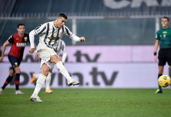 Juventus sale de aprietos con goles de Dybala y Cristiano