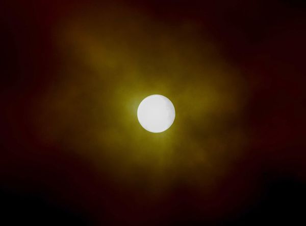 Expectación por el clima a un día del eclipse total de sol en el sur de Chile  - Mundo - ABC Color