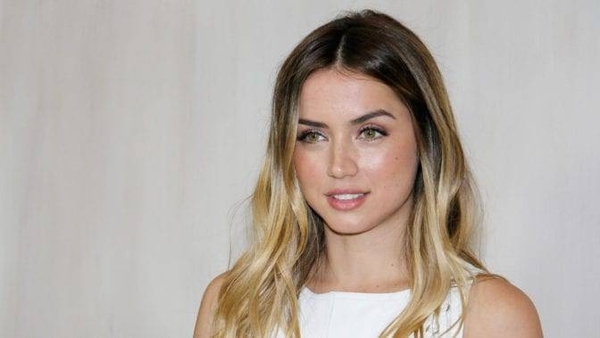HOY / Ana de Armas se medirá a Ryan Gosling y Chris Evans en "The Gray Man"
