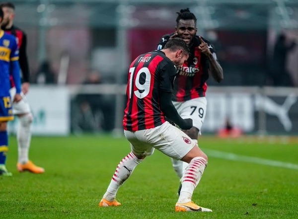 Theo Hernández rescata al Milan en tiempo añadido