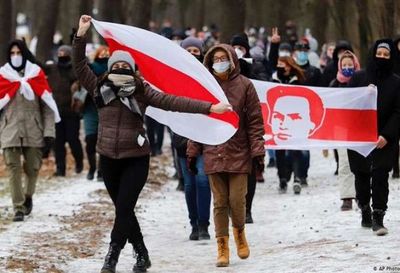 Bielorrusos se mantienen en las calles para pedir la renuncia de Lukashenko