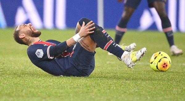 Crónica / Neymar ligó brutal patada y preocupa
