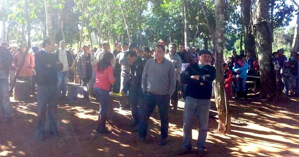 La Nación / Policía Nacional sigue sin cumplir orden de desalojo