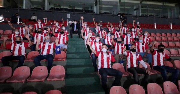 La Nación / Homenajean a los campeones