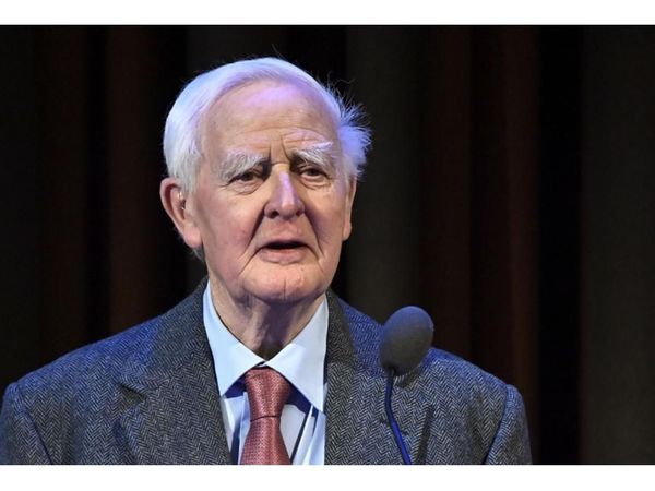 Muere el escritor británico John Le Carré a los 89 años