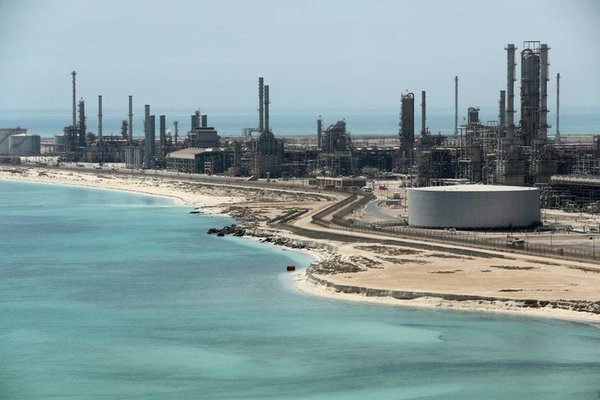 Una explosión provocada “desde el exterior” alcanzó a un petrolero en Arabia Saudita » Ñanduti