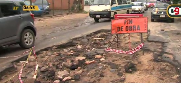 Gigantesco bache sobre le Avenida Mariscal López - C9N