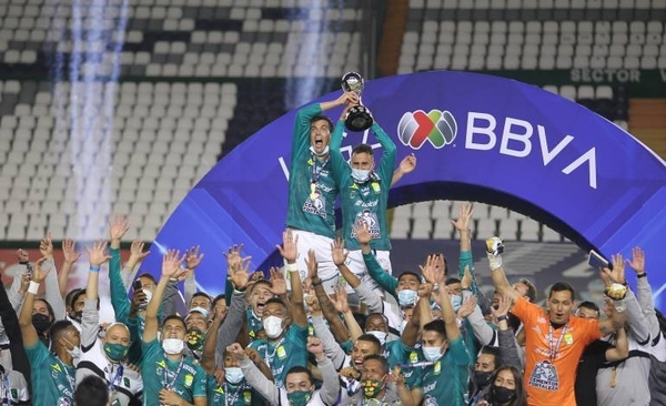 HOY / León vence a Pumas UNAM y es el nuevo campeón del fútbol mexicano