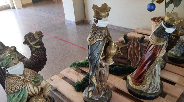 Reyes magos con "tapabocas" en pesebre - Noticiero Paraguay