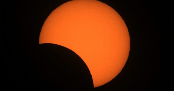 La Nación / Nubosidad podría impedir observar eclipse parcial de sol desde Paraguay