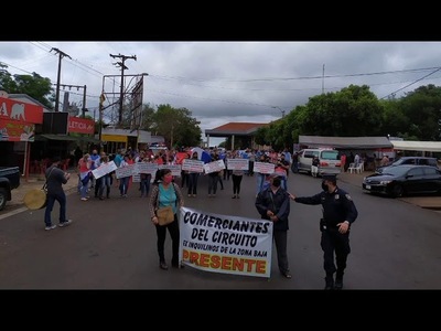 SECTORES AFECTADOS POR EL CIERRE DEL PASO FRONTERIZO VUELVEN A MARCHAR EN ENCARNACIÓN