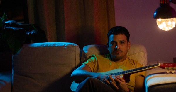 La Nación / Mauricio y las Cigarras presenta el videoclip de “Irse de casa”