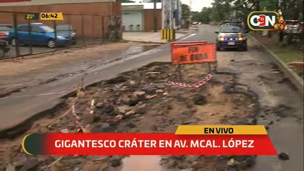 ESSAP cierra parcialmente Mcal López para reparar enorme cráter