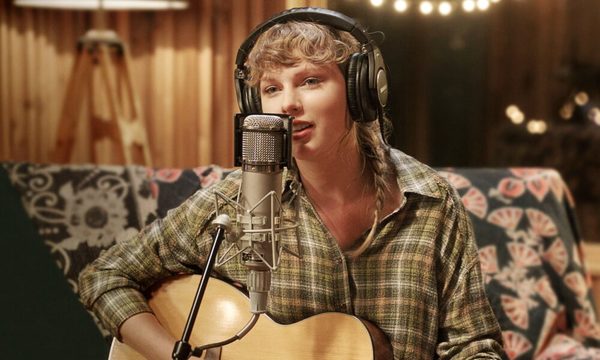 Taylor Swift reflexiona sobre su viejo estilo de composición musical