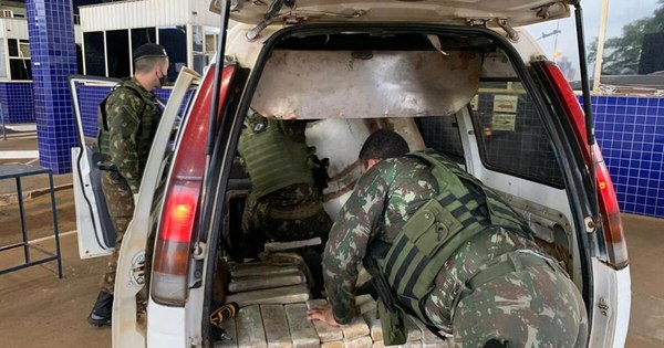 La Nación / Decomisan 200 kilos de marihuana en aduana de Foz