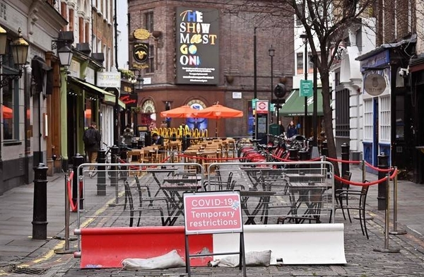 HOY / Volverán a cerrar los restaurantes, cines y museos en Londres