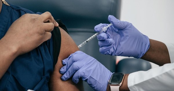 La Nación / Unesco pide prioridad de vacunación para maestros contra el COVID-19