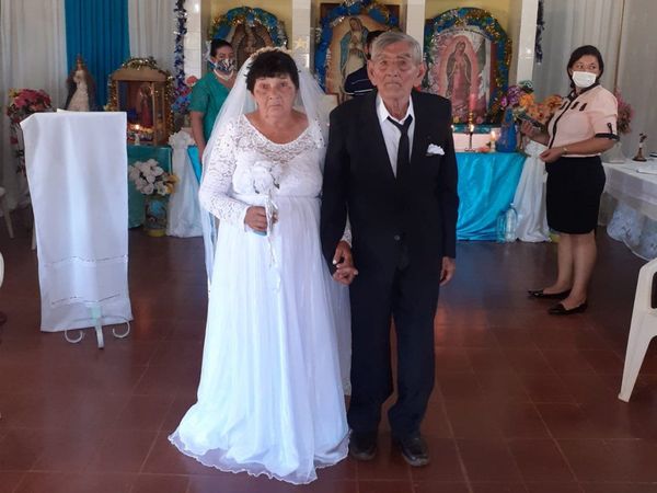 Tras 49 años, cumplieron el sueño de llegar al altar