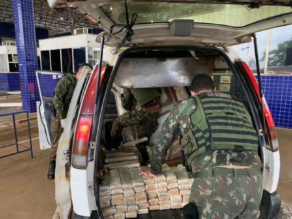 Autoridades brasileñas incautan 200 kilos de marihuana de vehículos paraguayos