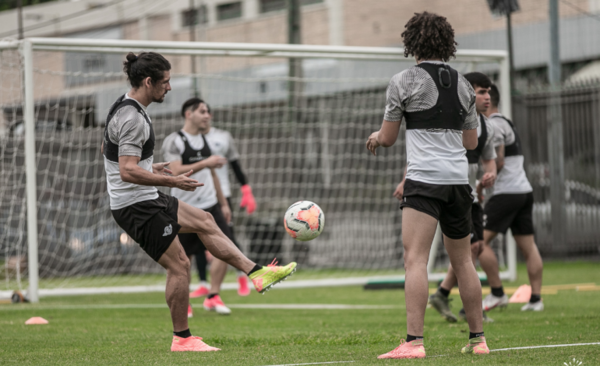HOY / Cuenta con 23 futbolistas para el desafío con Palmeiras