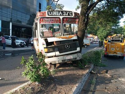 Diez heridos en accidente sobre la avenida República Argentina - Nacionales - ABC Color