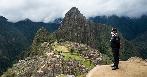 La Nación / Machu Picchu cierra por protestas contra servicio de trenes