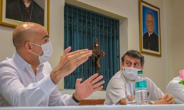 Mazzoleni pide dejar a un lado la hipocresía y critica el bajo impuesto al tabaco