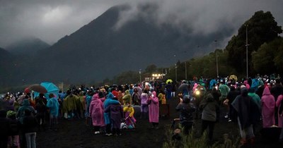 La Nación / Eclipse total de Sol oscurece el sur de Chile y Argentina